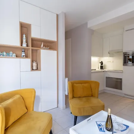 Appartement Shop & Sea By Interhome